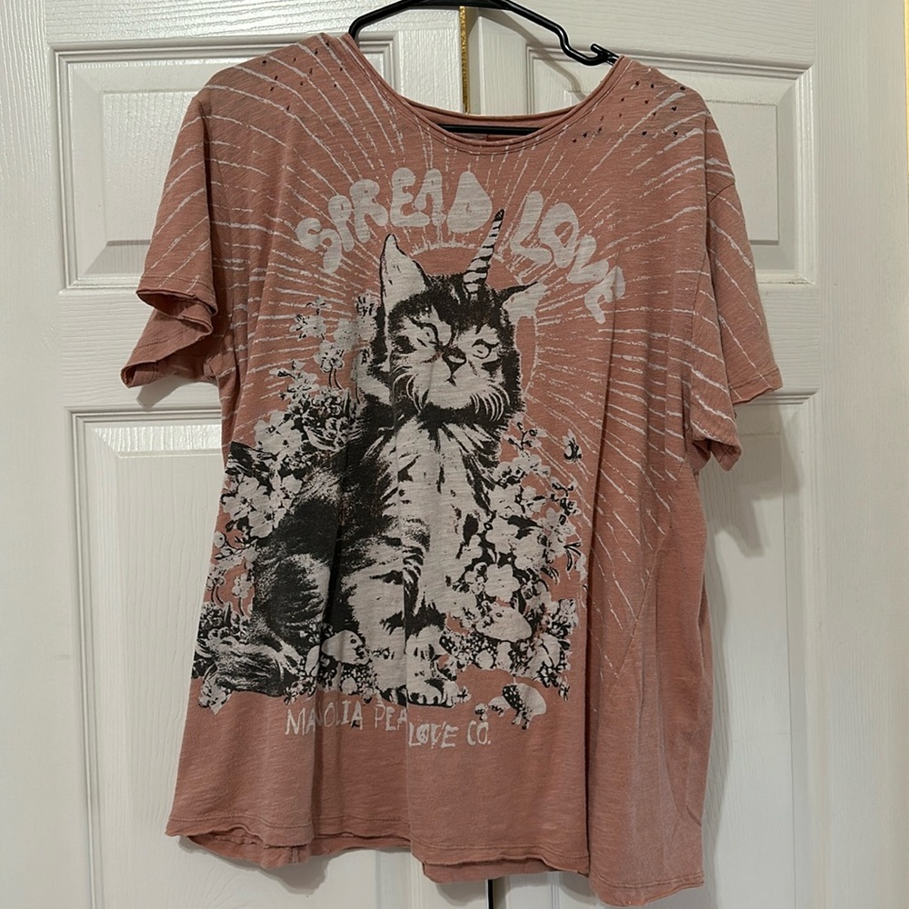 Magnolia Pearl Spread Love Kitty Tee